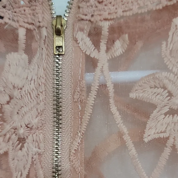 Elegant Floral Lace Blouse in Peach by - Picture 3 of 4